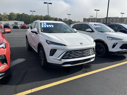 Used 2024 Buick Envision Preferred image 2