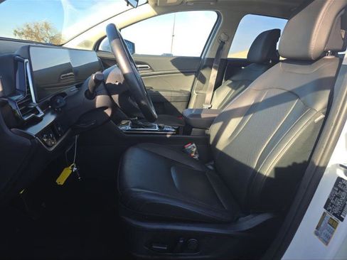 Used 2025 Kia Sportage EX w/ Premium Package image 3