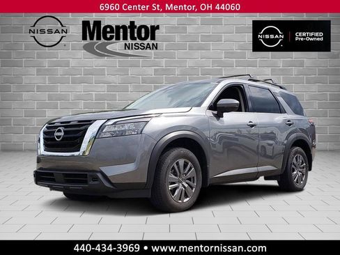 Certified 2025 Nissan Pathfinder SV image 3