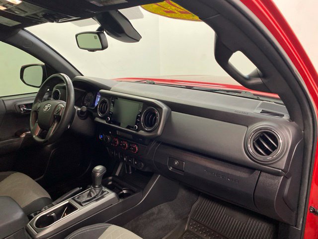 Used 2022 Toyota Tacoma TRD Off-Road w/ Technology Package AWD/4WD image 22
