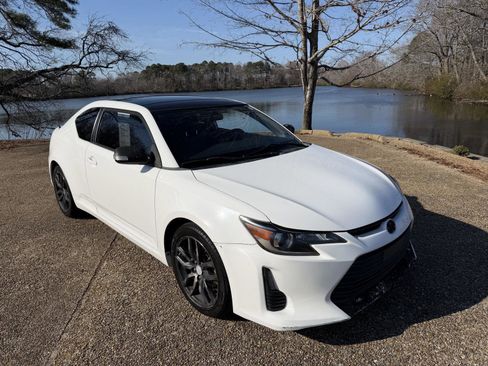 Used 2014 Scion tC image 2
