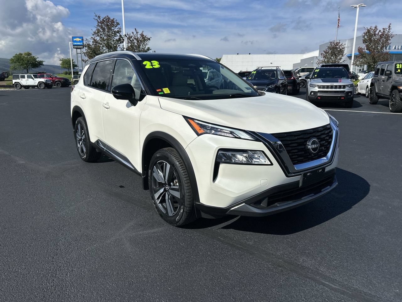 Used 2023 Nissan Rogue SL AWD/4WD image 1
