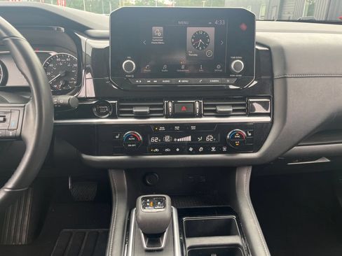 Used 2025 Nissan Pathfinder SV AWD/4WD image 19