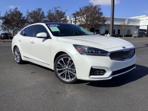 Used 2019 Kia Cadenza Technology image 2