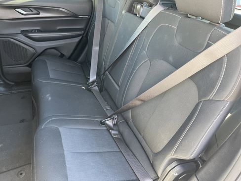 Used 2023 Jeep Grand Cherokee Laredo image 16