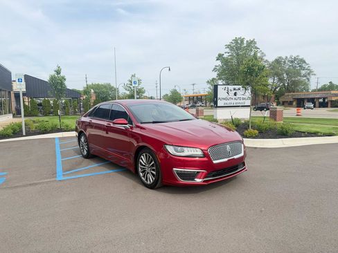 Used 2017 Lincoln MKZ Select w/ Select Plus Package FWD image 3