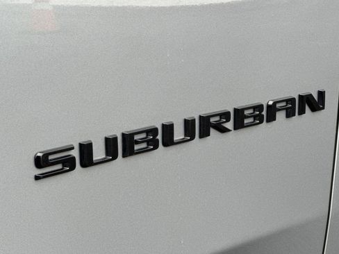 Used 2025 Chevrolet Suburban Z71 image 49