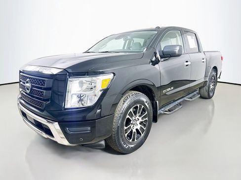 Used 2021 Nissan Titan SV w/ SV Convenience Package image 3