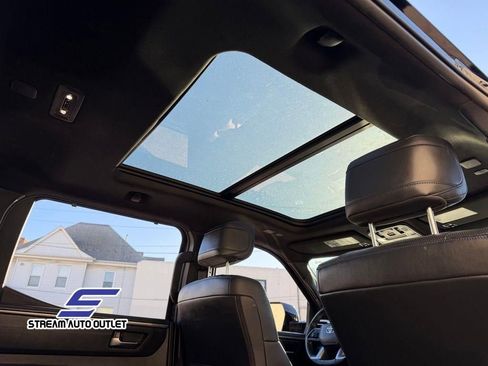 Used 2022 Toyota Tundra Platinum AWD/4WD image 21