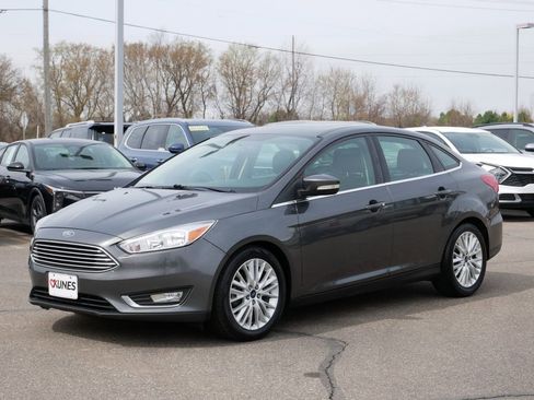 Used 2017 Ford Focus Titanium image 3