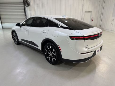 Used 2023 Toyota Crown XLE image 25