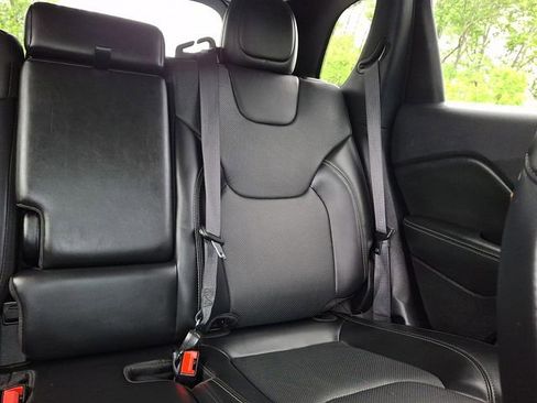 Used 2019 Jeep Cherokee Limited AWD/4WD image 23