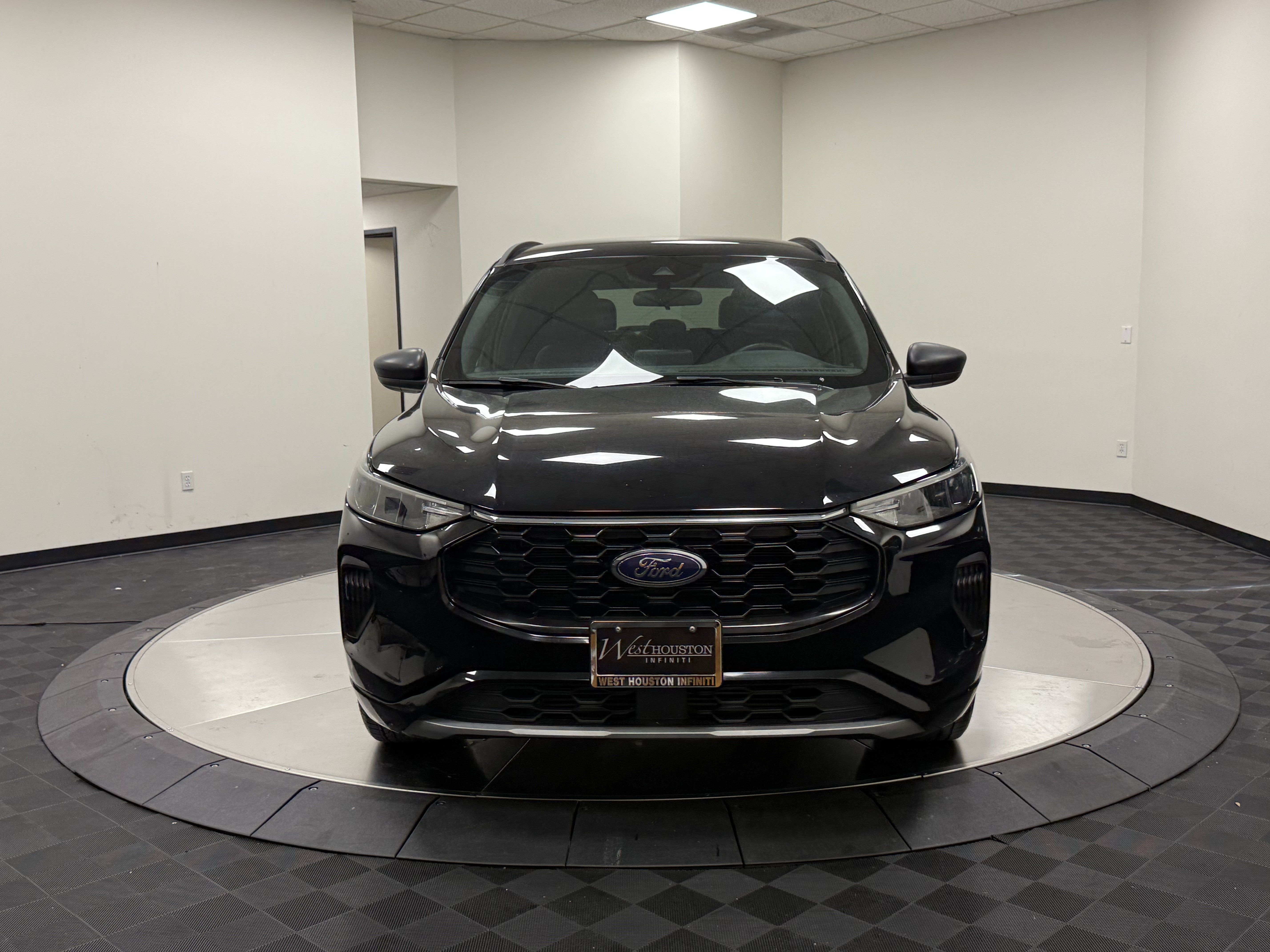 Used 2024 Ford Escape ST-Line FWD image 2