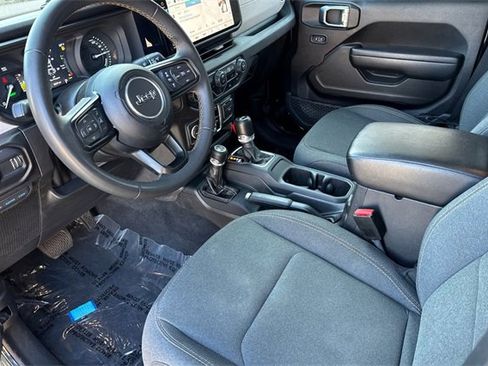 Used 2024 Jeep Wrangler Unlimited image 10
