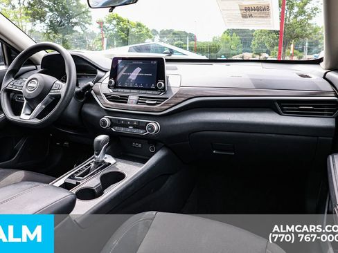 Used 2025 Nissan Altima 2.5 SV FWD image 29