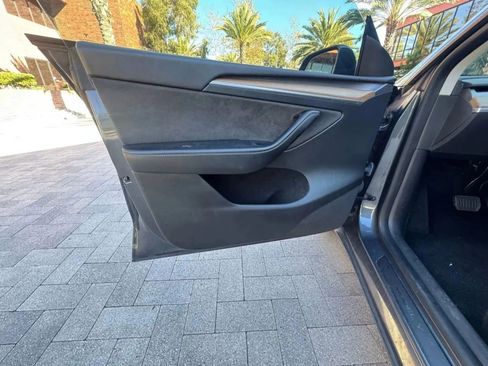 Used 2023 Tesla Model Y Long Range image 36