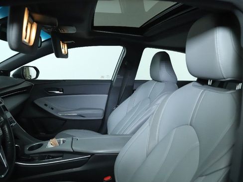 Used 2019 Toyota Avalon XLE w/ Moonroof Package image 20