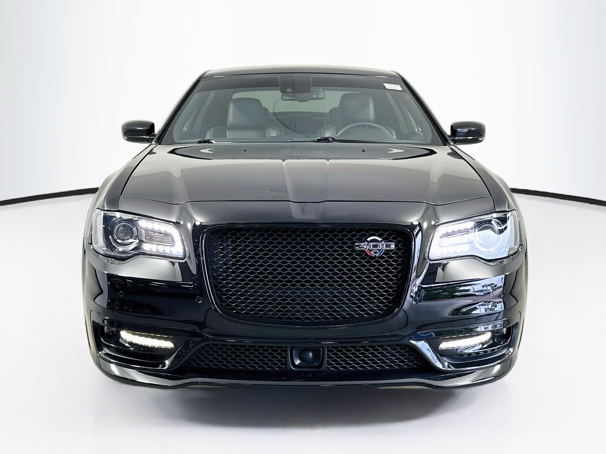 Used 2023 Chrysler 300 C RWD image 2