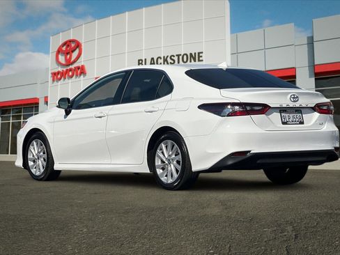 Used 2024 Toyota Camry LE w/ Convenience Package image 5