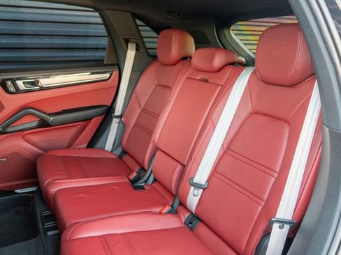 Used 2022 Porsche Cayenne S AWD/4WD image 36