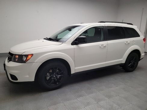 Used 2019 Dodge Journey SE image 2