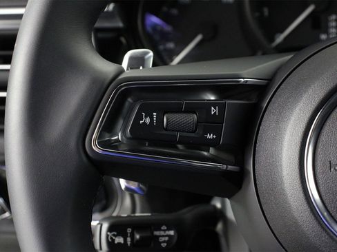 Used 2025 Porsche Macan image 14