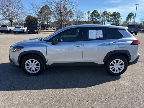 Used 2025 Toyota Corolla Cross L image 2