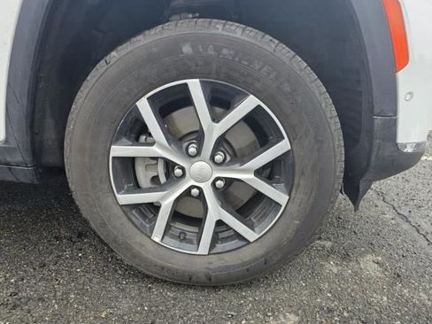 Used 2024 Jeep Grand Cherokee L Limited w/ Luxury Tech Group II image 11