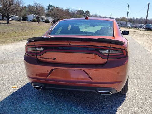 Used 2021 Dodge Charger SXT w/ Driver Convenience Group image 4