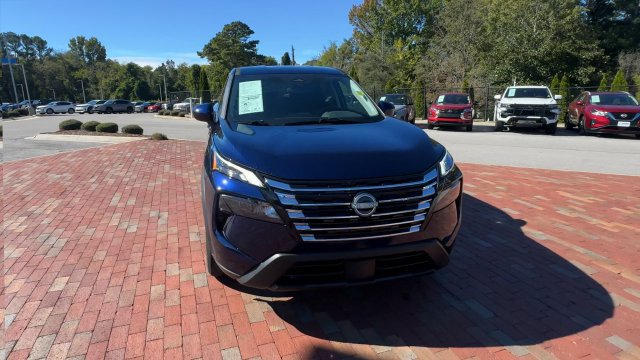 Used 2026 Nissan Rogue SV FWD image 4