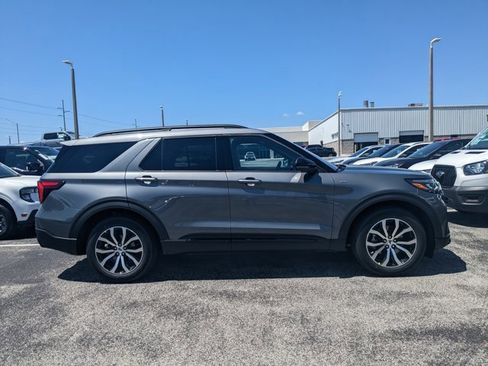 New 2025 Ford Explorer ST-Line image 4
