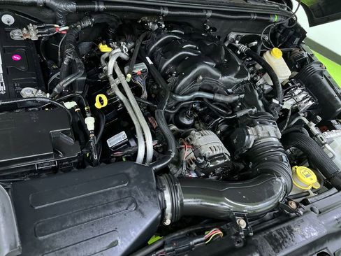 Used 2015 Jeep Wrangler Unlimited Sport w/ Quick Order Package 24S AWD/4WD image 27