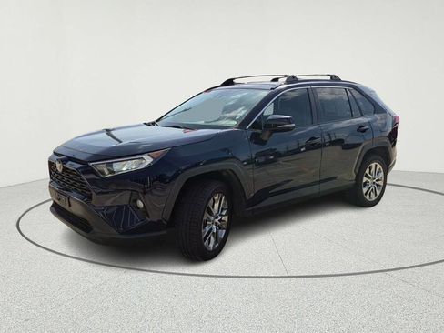 Used 2021 Toyota RAV4 XLE Premium image 1