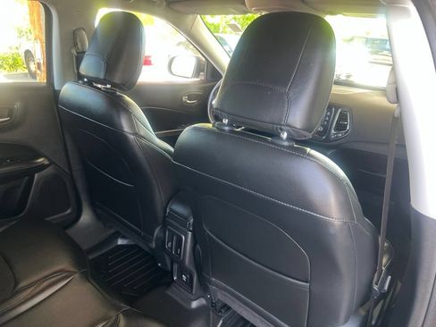 Used 2018 Jeep Compass Latitude w/ Cold Weather Group AWD/4WD image 14