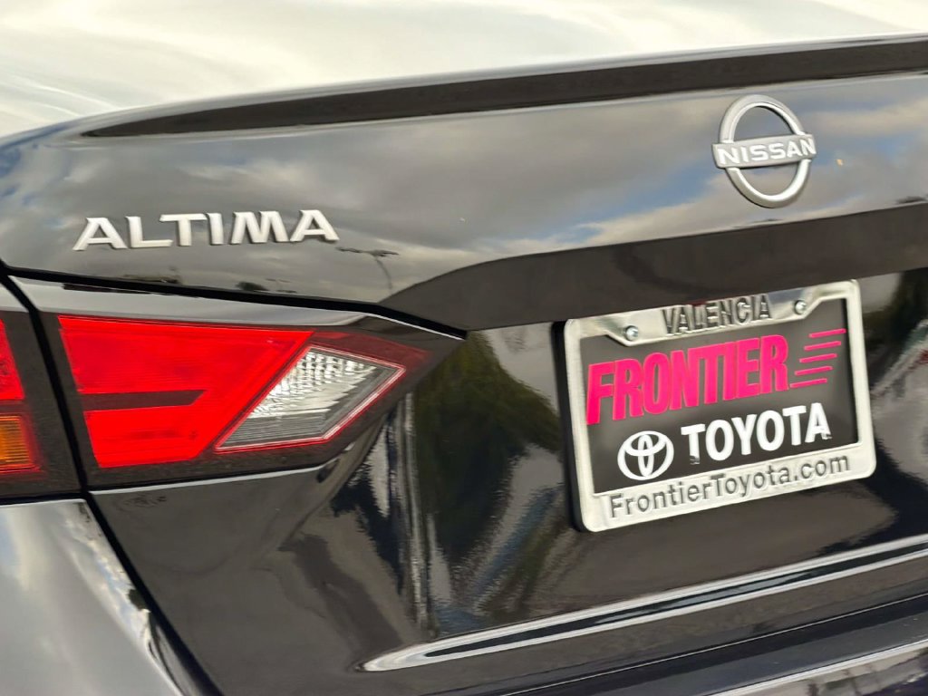 Used 2025 Nissan Altima 2.5 SV FWD image 6