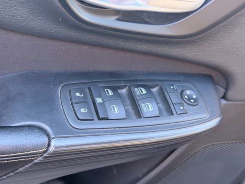 Used 2015 Jeep Cherokee Latitude w/ Comfort/Convenience Group image 14