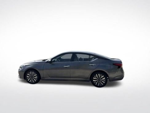 Used 2025 Nissan Altima 2.5 SV FWD image 6