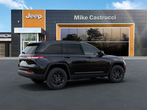 New 2026 Jeep Grand Cherokee Laredo image 5