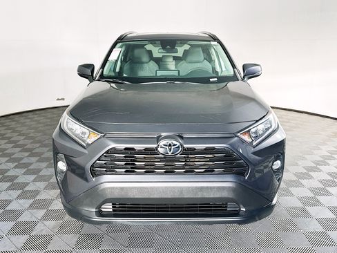 Used 2021 Toyota RAV4 XLE w/ Convenience Package FWD image 8
