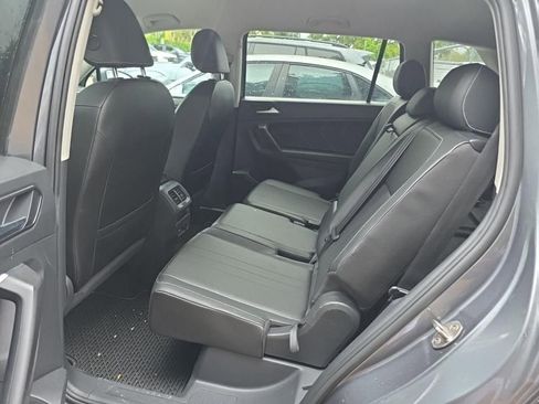 Used 2022 Volkswagen Tiguan SE image 6