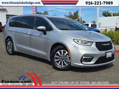 Used 2023 Chrysler Pacifica Touring-L