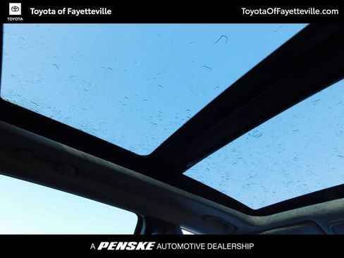 Used 2019 Jeep Cherokee Limited w/ Luxury Group image 6