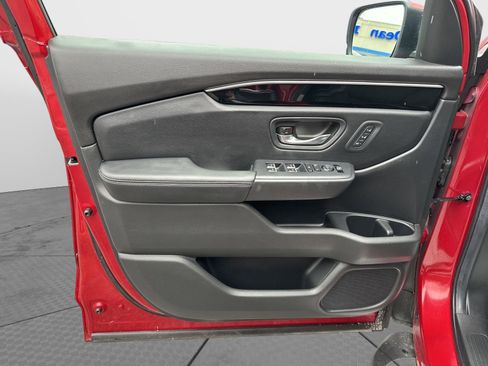 Certified 2025 Honda Pilot Touring image 10