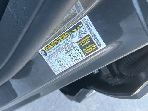 Used 2016 Volkswagen Tiguan SE image 40