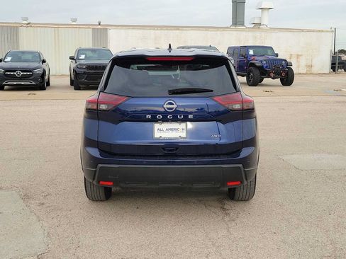 Used 2025 Nissan Rogue SV AWD/4WD image 7