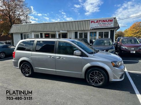 Used 2018 Dodge Grand Caravan GT image 2