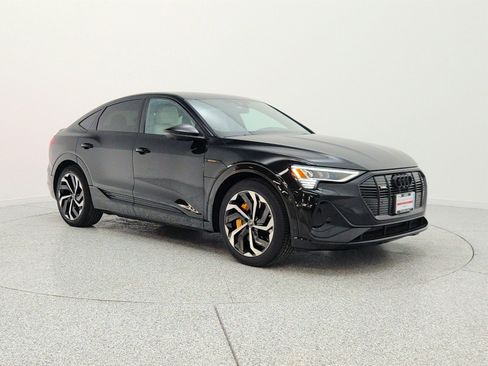 Used 2023 Audi e-tron Premium Plus w/ Premium Plus Package AWD/4WD image 3