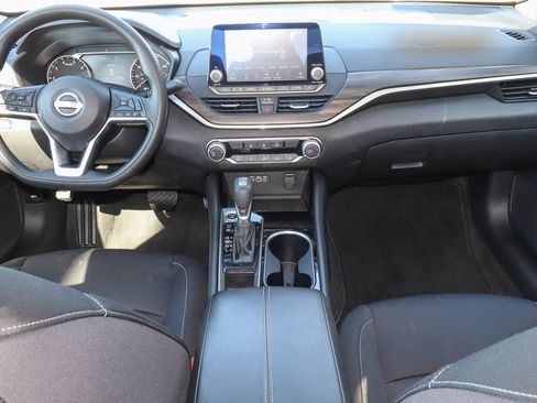 Used 2024 Nissan Altima 2.5 SV FWD image 10