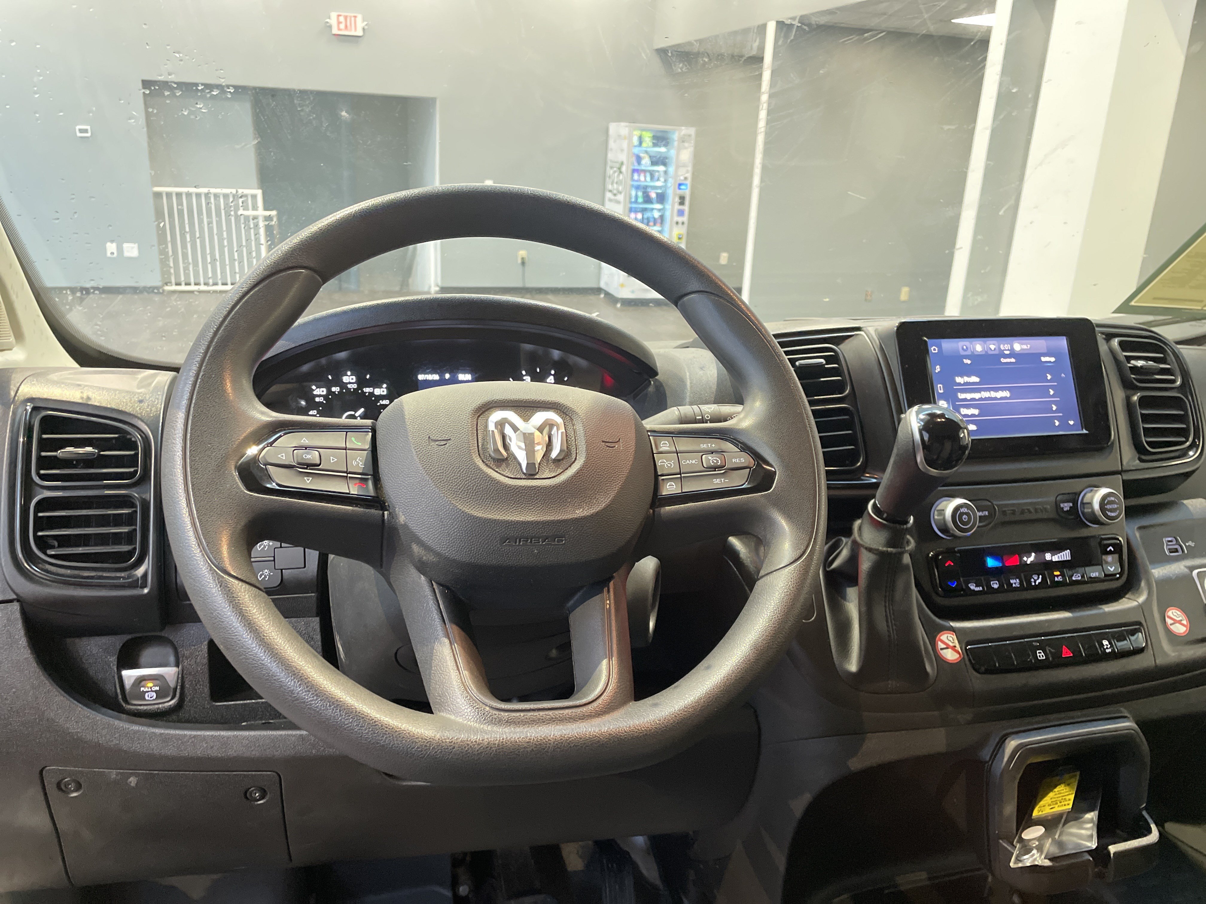 Used 2025 RAM ProMaster 2500 w/ Convenience Group FWD image 19