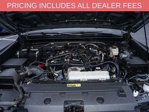 Certified 2025 Toyota Tacoma TRD Off-Road AWD/4WD image 18